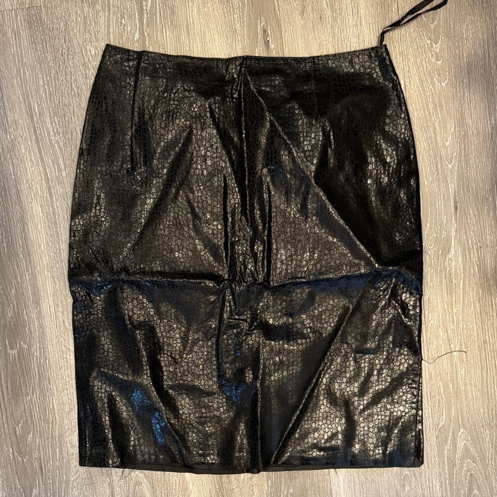 Chic Black Textured Faux Leather Pencil Skirt